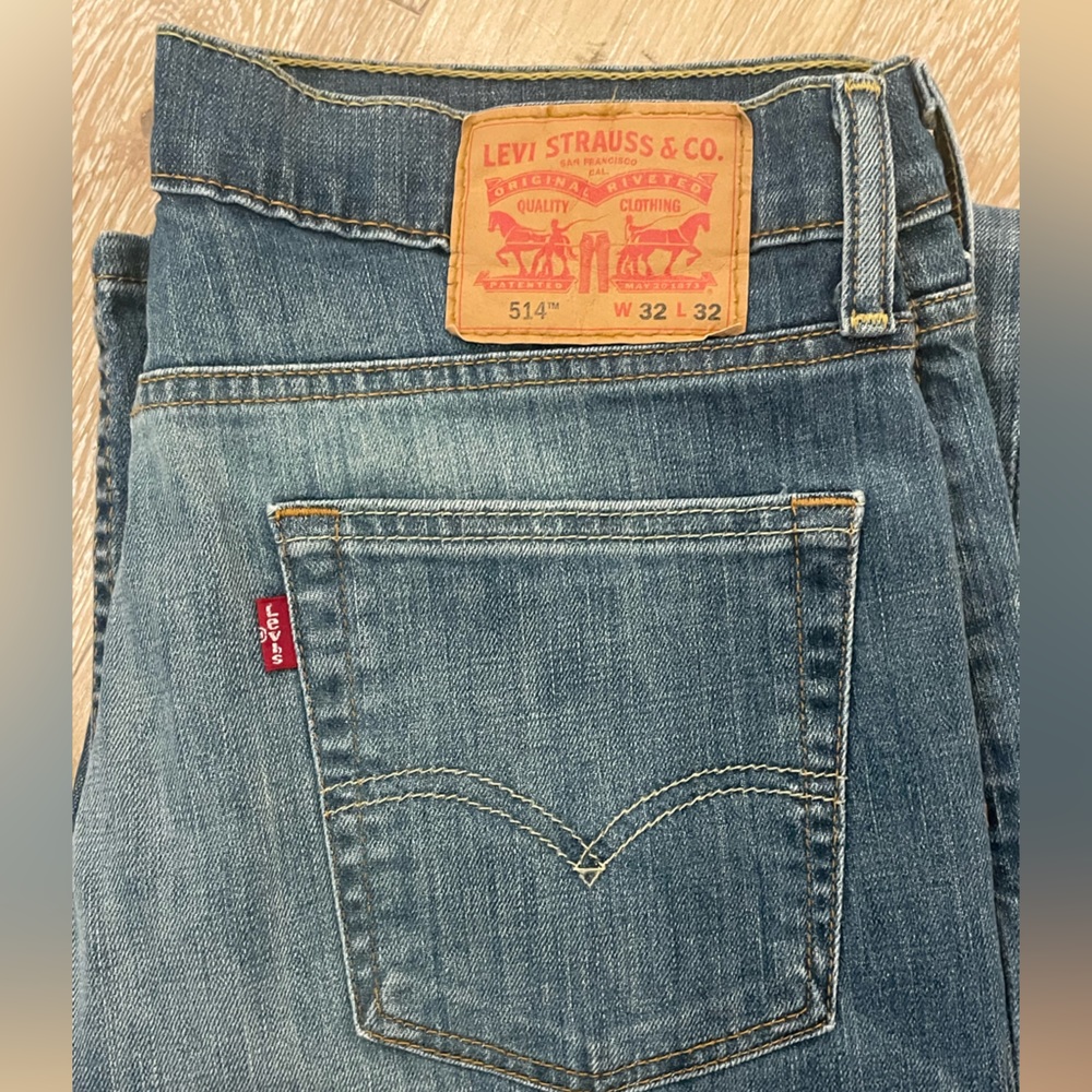 Levi jeans straight fit medium wash